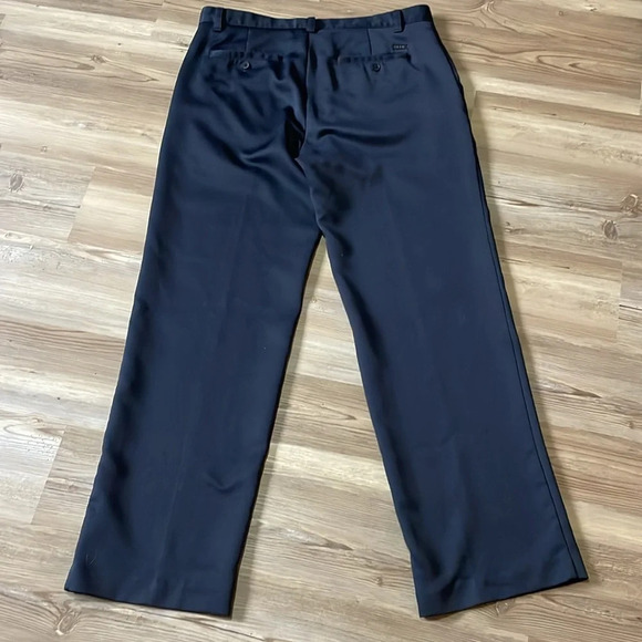 Izod Perform X straight leg pants Flat front Subtle texture Mens size 34 Navy - Picture 3 of 13